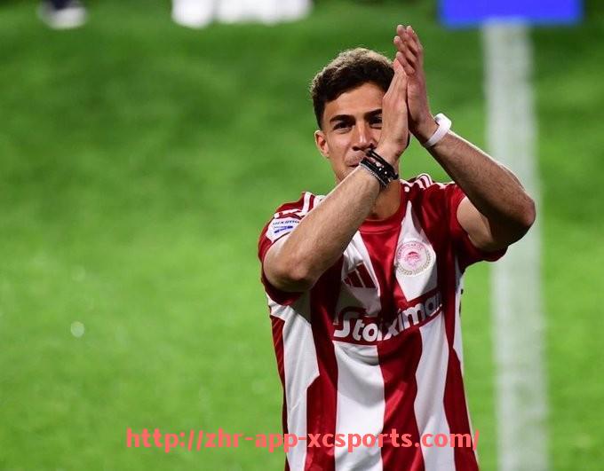 杏彩体育-英超赛场上最黑的黑人球员表现是否被误解？